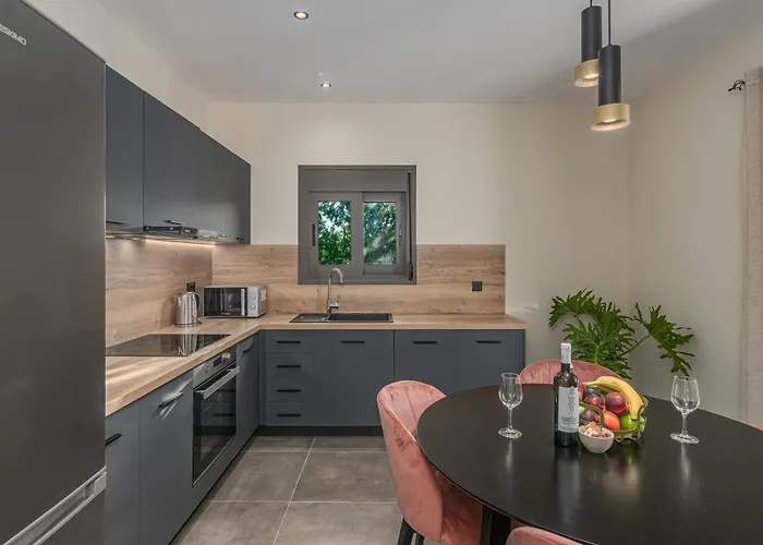 The Mulberry Tree فيلة سامي