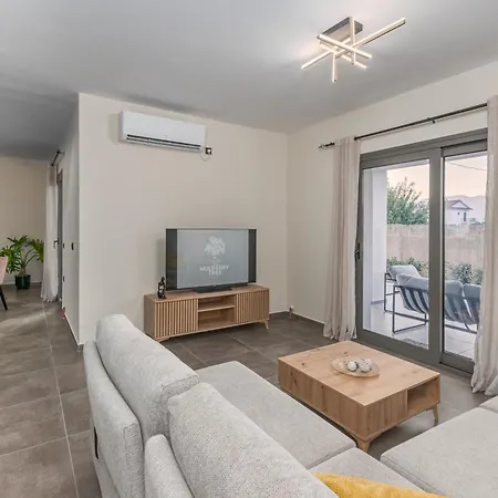 فيلة The Mulberry Tree